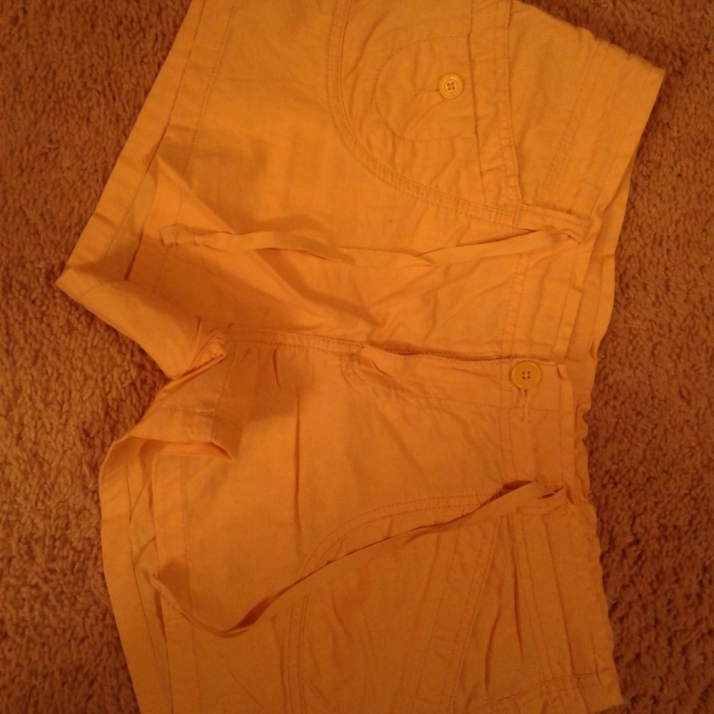 Unionbay lightweight yellow shorts